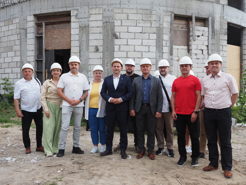 Burmistrz z radnymi zwiedzili wieżę cisnień