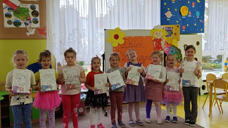 dziewczynki pszczólki