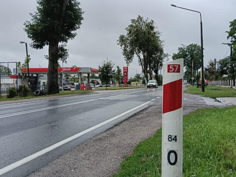 Droga, stacja paliw, słupek 