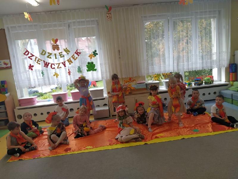 dziewczynki dzien pokaz