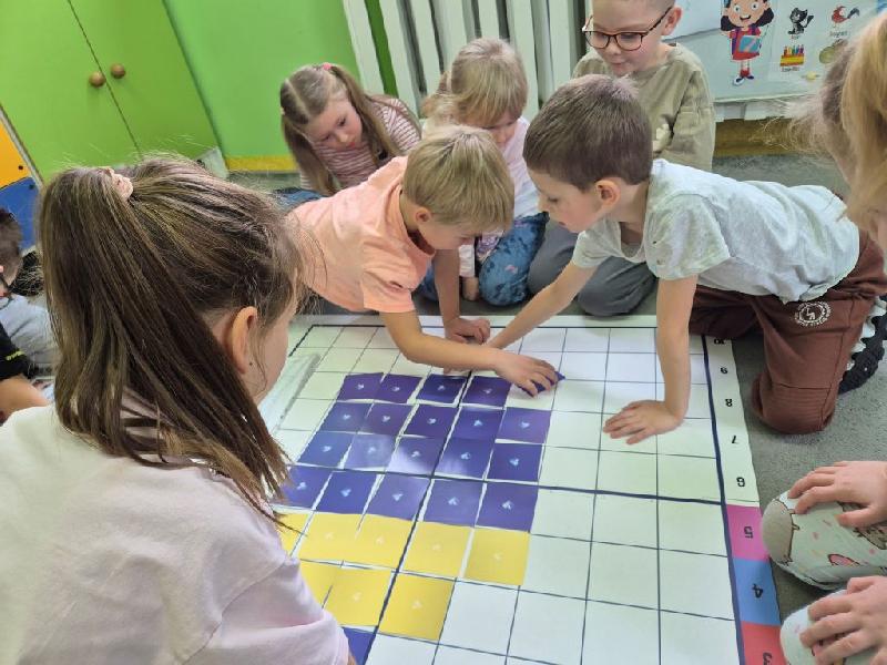 dzień kredki sówki