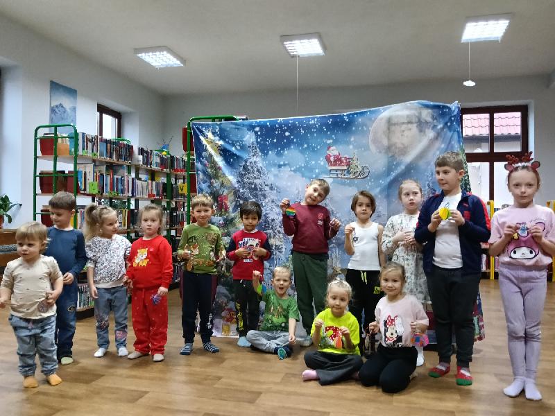 Grupowe zdjęcie przedstawiające uczestników warsztatów