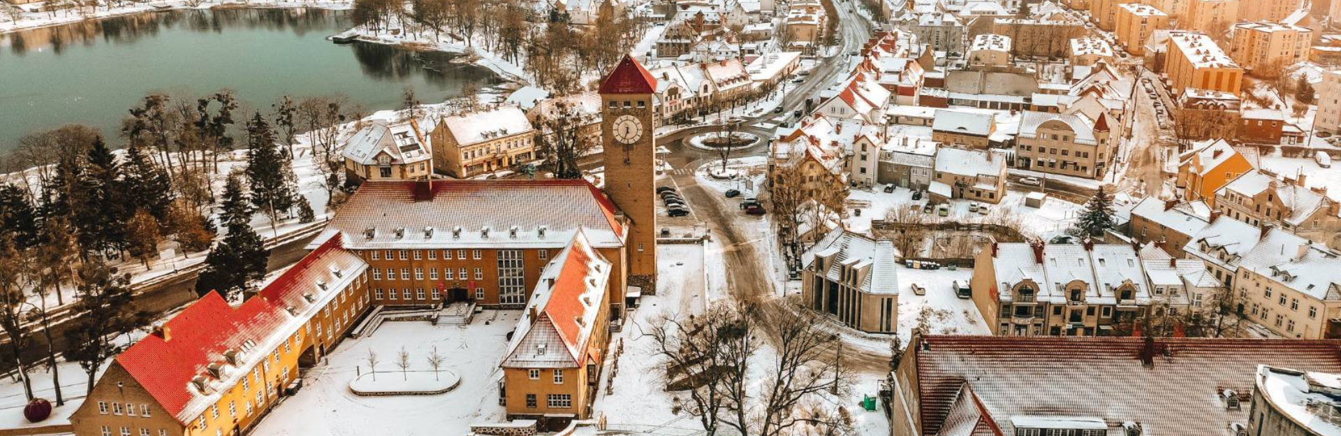 Ratusz szczytno zima 