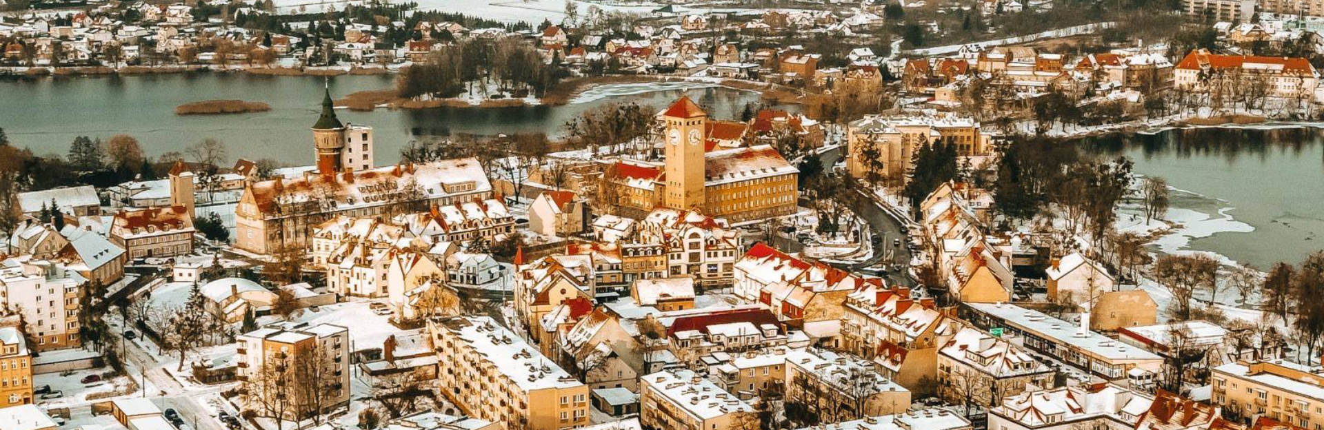 zima miasto szczytno z lotu ptaka ratusz jeziora ratusz 