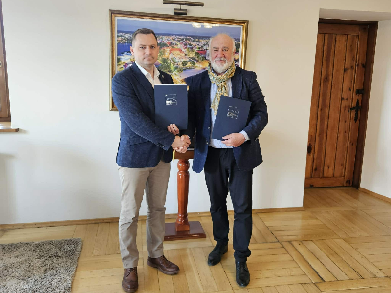 dwóch mężczyzn uścisk dłoni