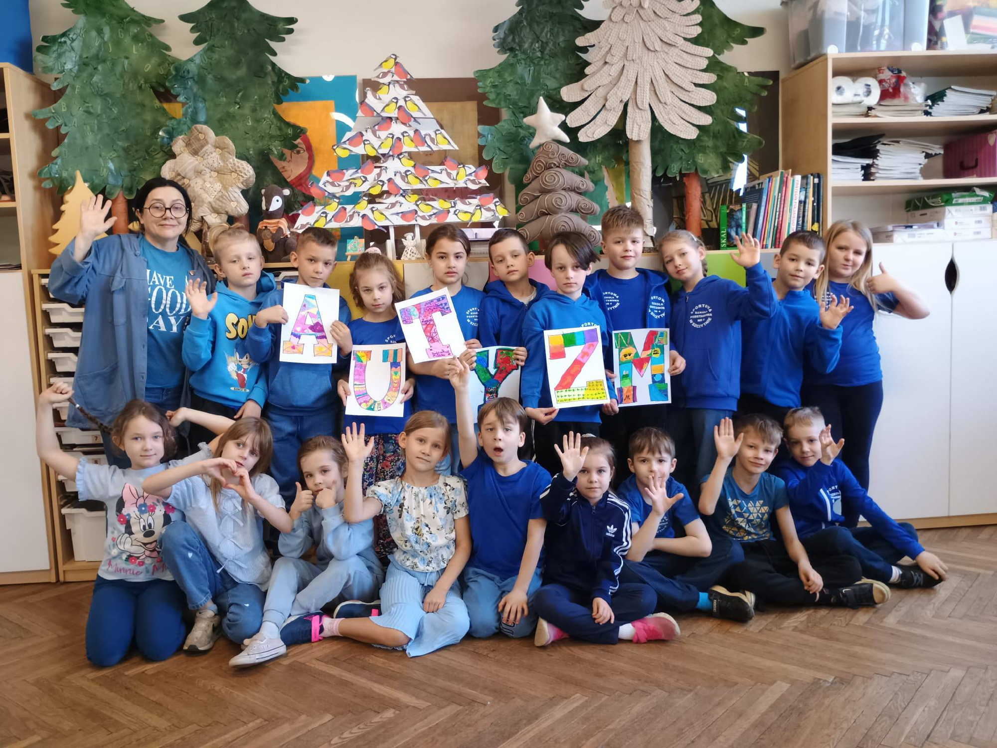 SSP4 świeci na niebiesko: Światowy Dzień Świadomości Autyzmu w naszej szkole