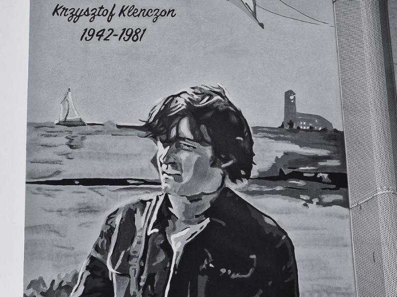 mural krzysztofa klenczona czarnobiały 