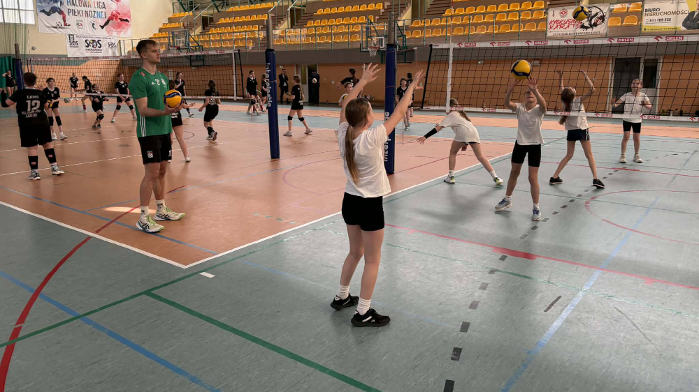 Właśnie trwa wspólny trening w SSP 4 w Szczytnie z drużyną Indykpol AZS Olsztyn 