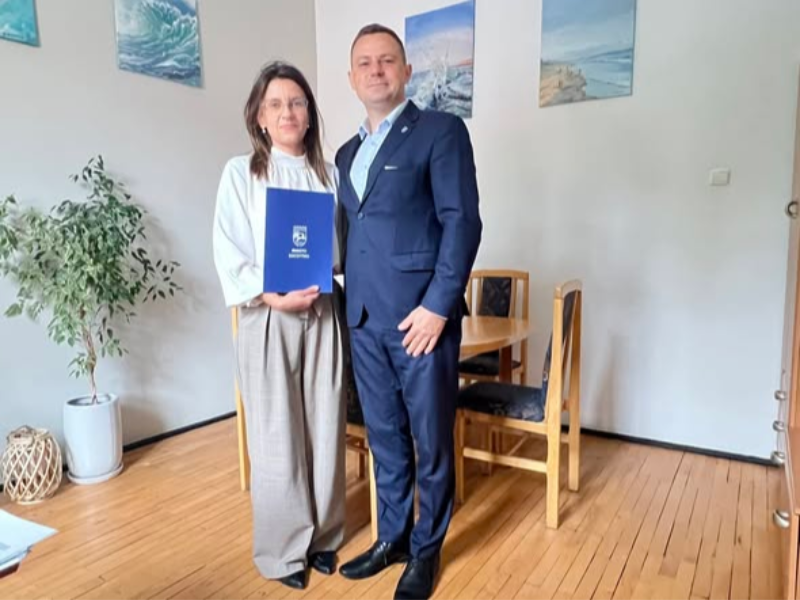 Pani Dyrektor i Burmistrz Miasta 