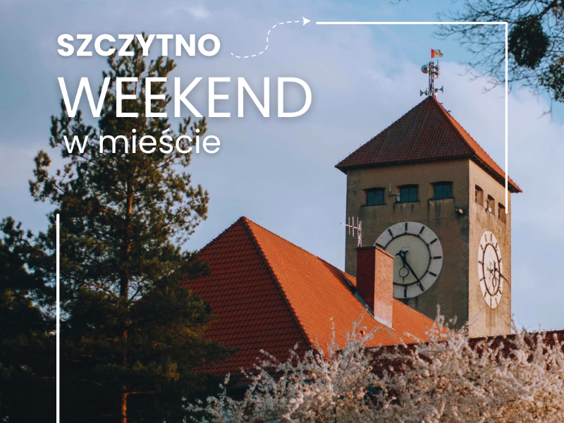 ratusz dzrewo napis weeken w mieście szczytno