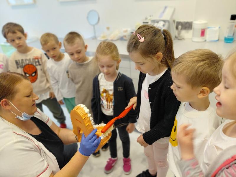 „Poznajemy zawód dentysty – wycieczka edukacyjna”